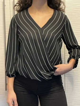 Chemisier rayé noir et blanc élégant