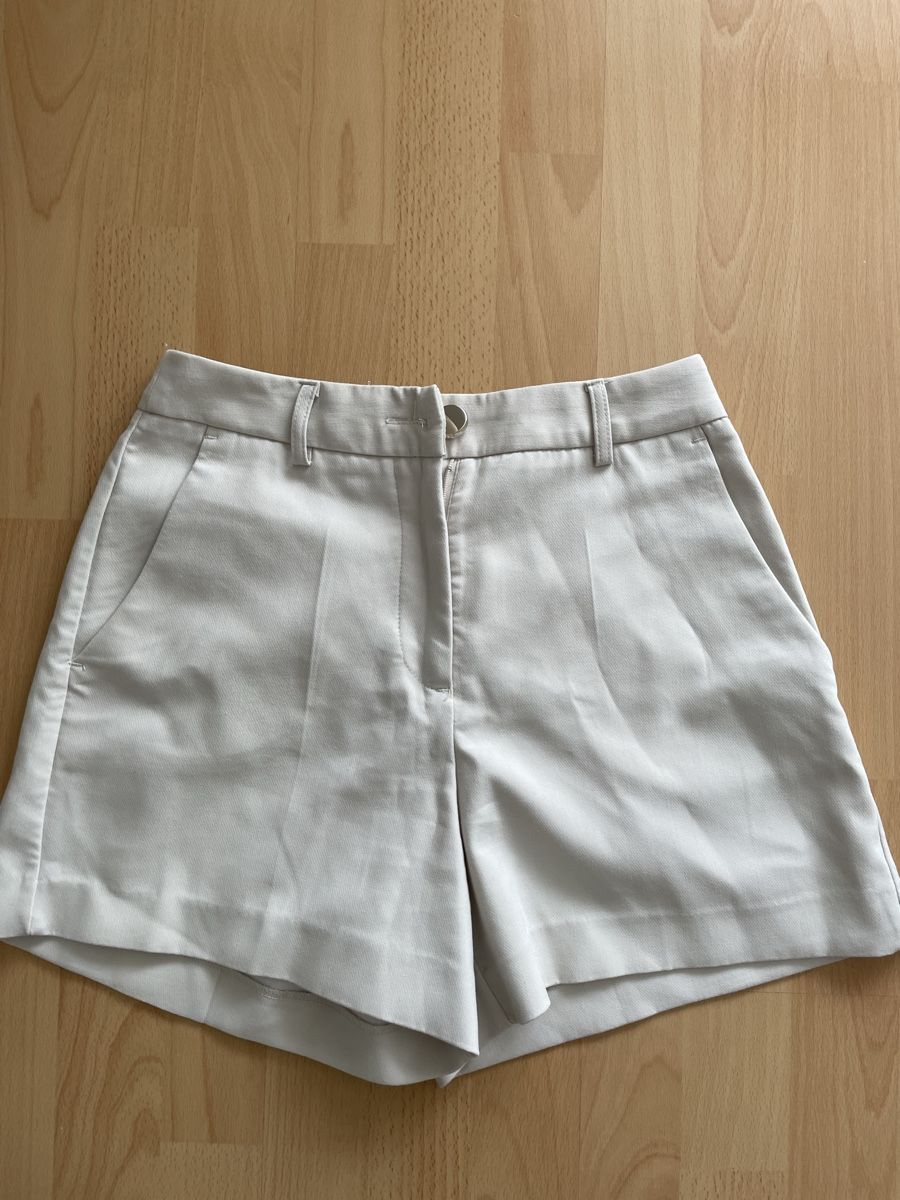 Pantaloni: Beige Shorts – Usato da Ebikon venduto da van_qg5n