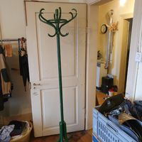 Alter Vintage Bugholz Kleiderständer, grün lackiert