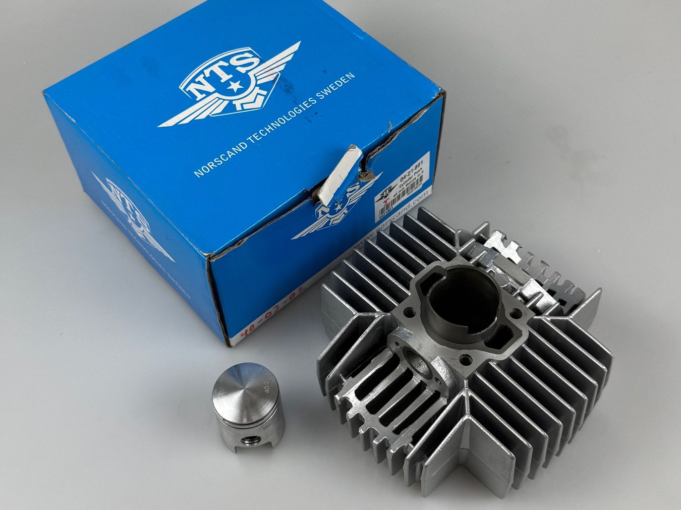 Puch Ciclomotori: Zylinder Puch Supermaxi/Monza 40mm neu – Nuovo e nell'imballaggio originale da Hallau venduto da mofaplus