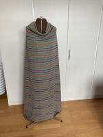 Stoff beige mit feinen Streifen, sieht wie Strick aus