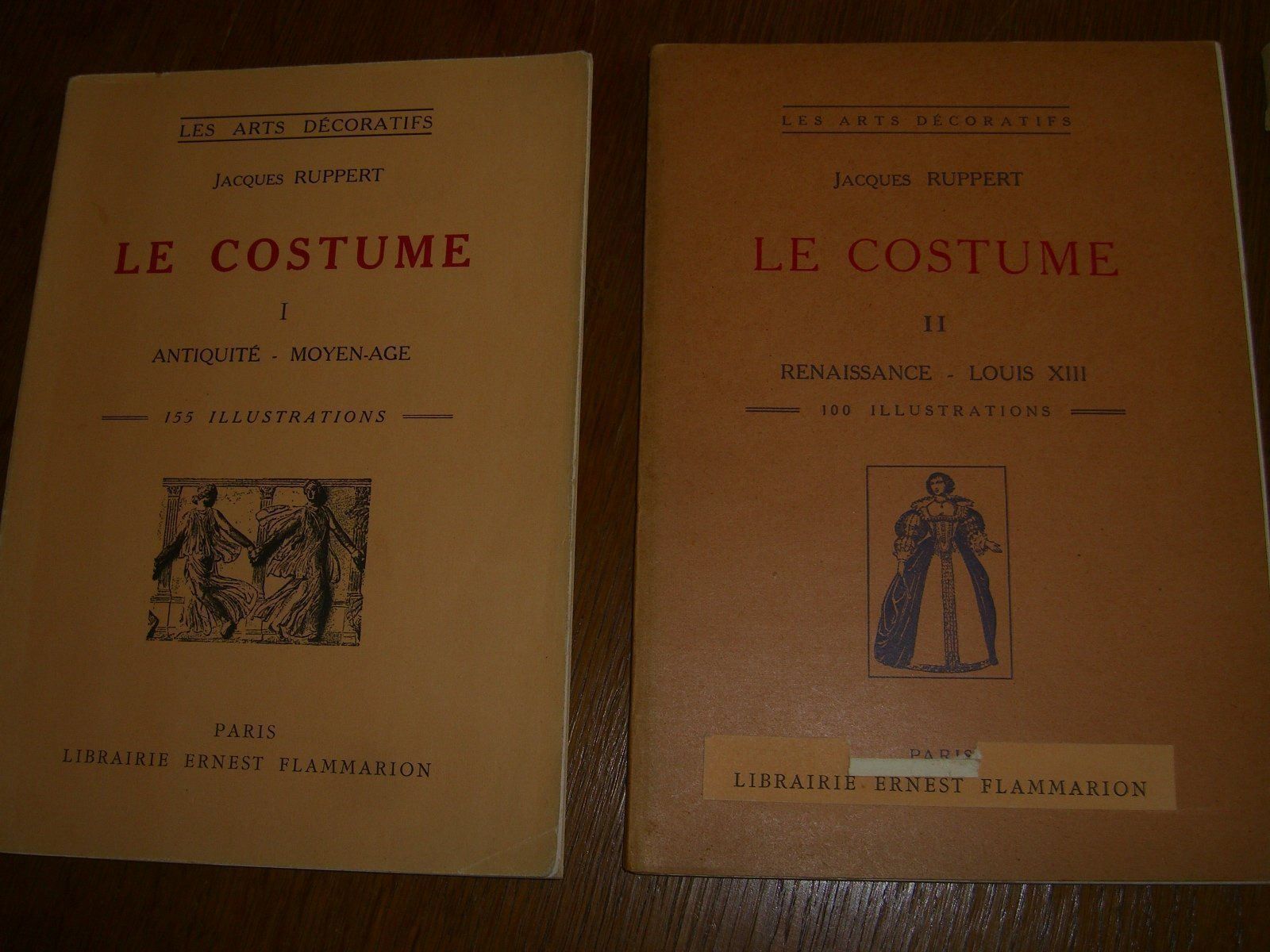 Bücher: Le Costume - buch – Gebraucht aus Bischofszell von Joachim-115 1