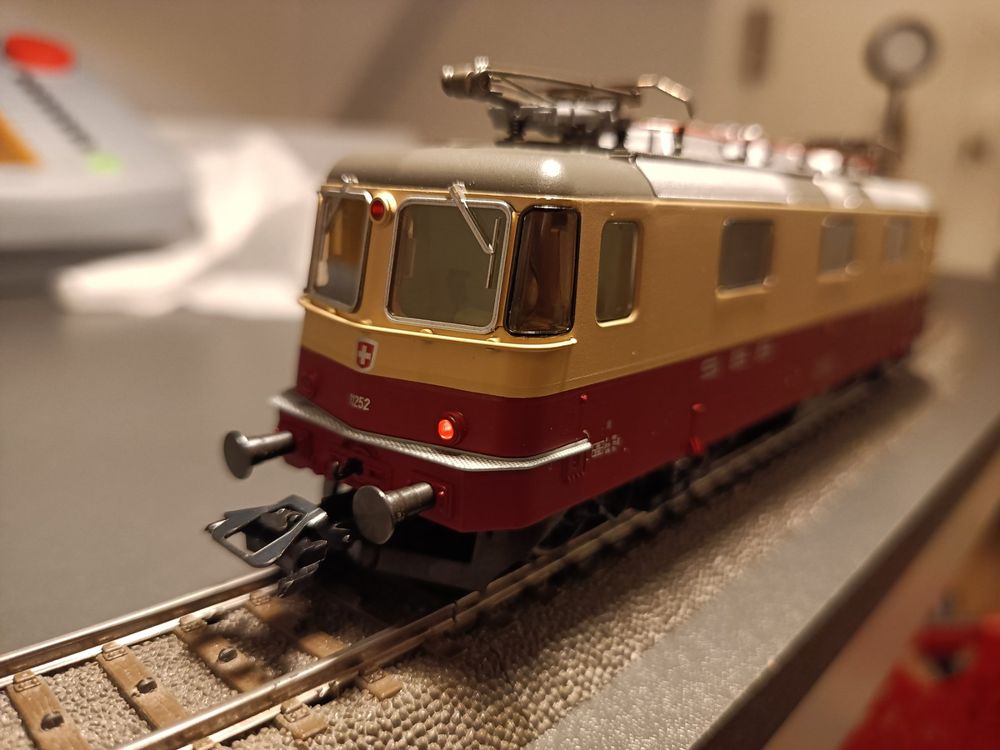 Märklin 37349 SBB Re 4/4 II 11252 Tee, mfx, sound | Comprare su Ricardo