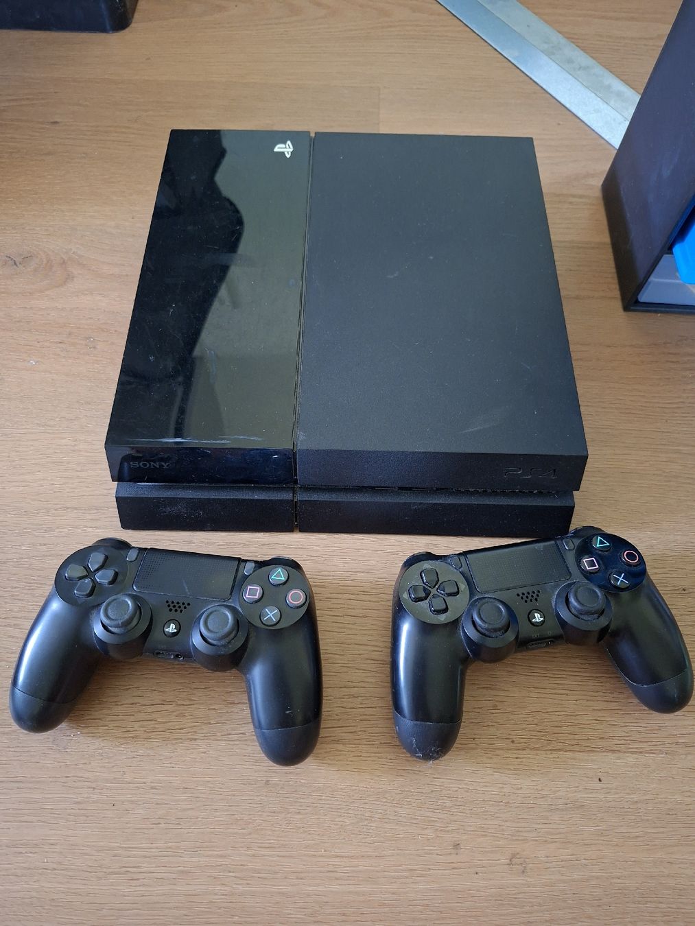 Sony Konsolen: PlayStation 4 – Gebraucht aus Bauma von AutumnMoon