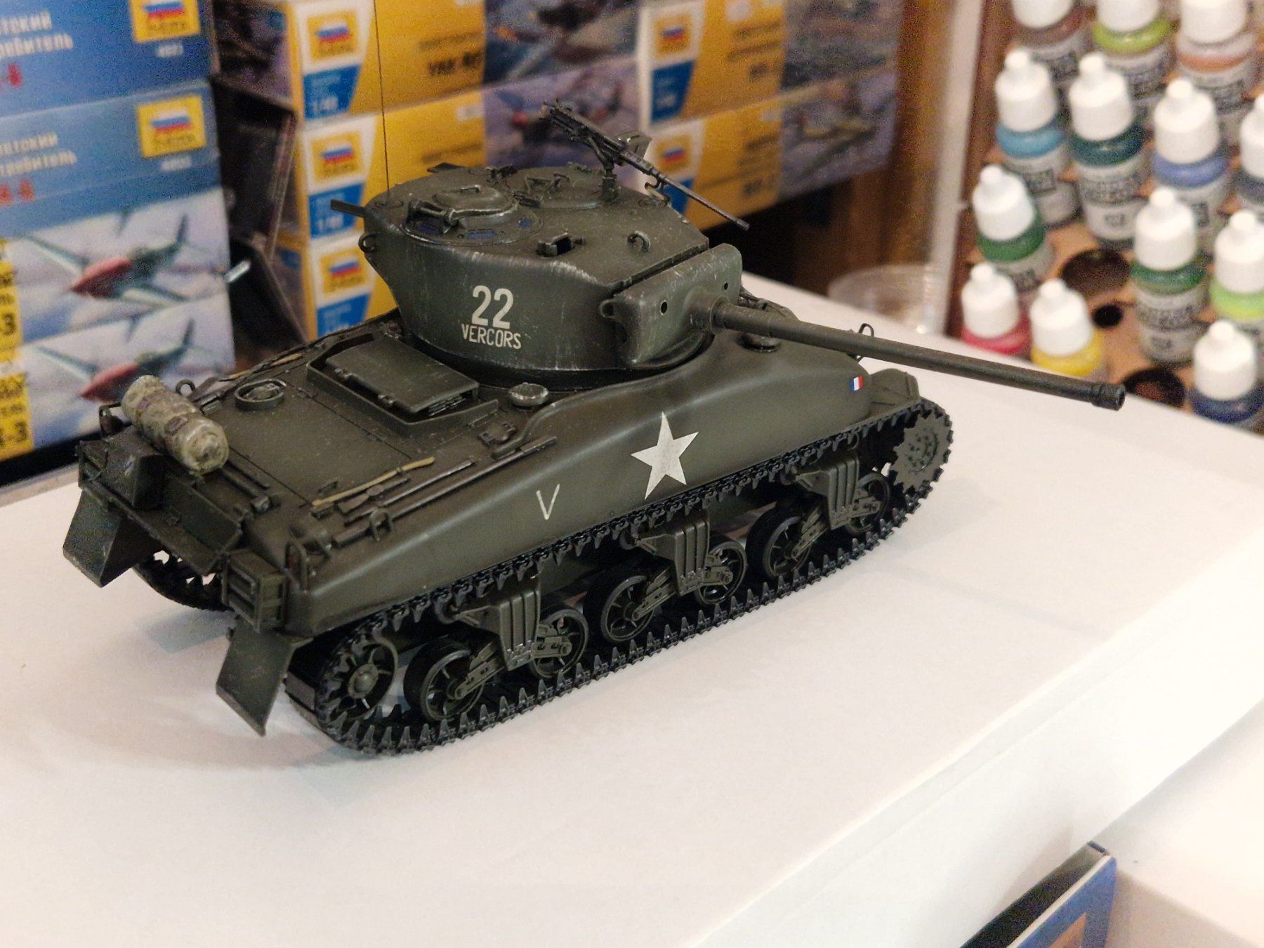 Kit di modellismo & Modellini statici: 1/35 Sherman 76 gebaut – Usato da Ponte Capriasca venduto da nikfolle 1