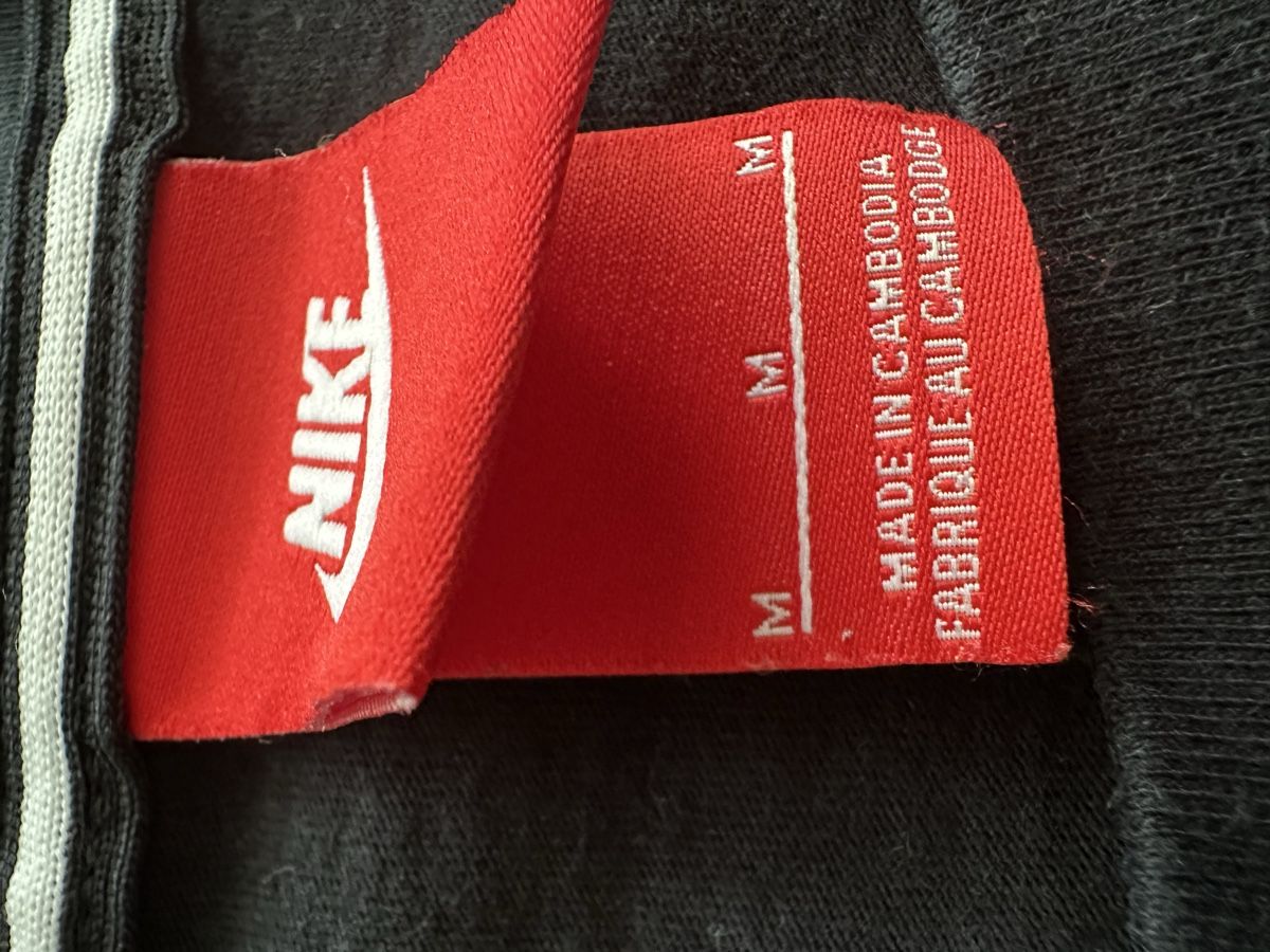 Nike T-shirt: Nike T-Shirt Schwarz Grösse M  – Usato da Glattbrugg venduto da SMusic98 1