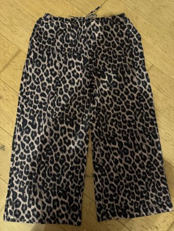 Hosen mit Leo Print leicht weiter geschnitten Grösse xxl