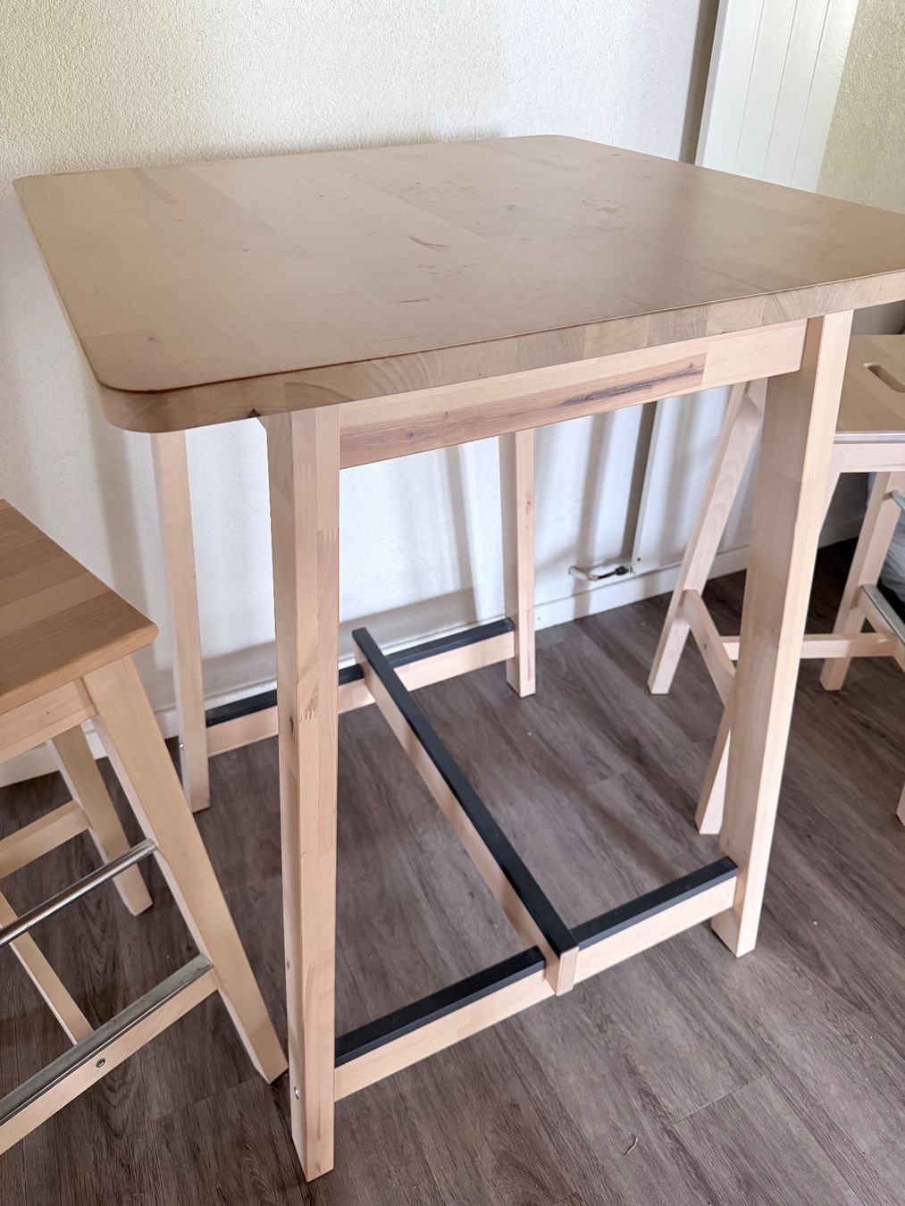 Tavoli: Bartisch mit 2 Hockern – Usato da Bellach venduto da Nico_g2000 2
