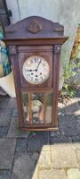 Wanduhr Holz dunkel mit Glasfront und Pendel guter Zustand