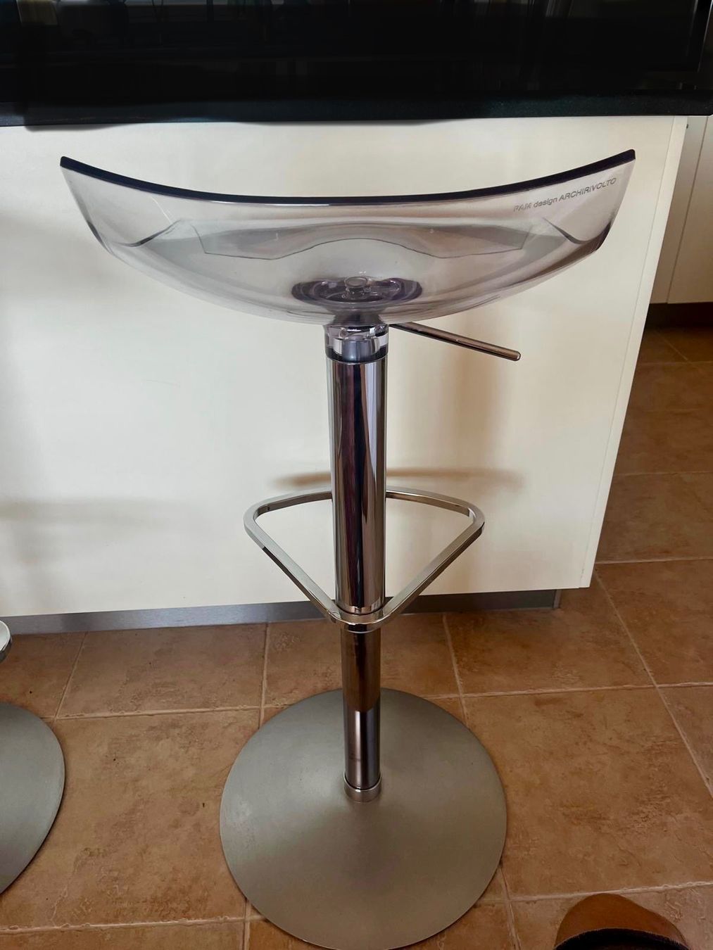 Hocker: Tabouret de bar transparent – Gebraucht aus La Tour-de-Peilz von zazen33 1