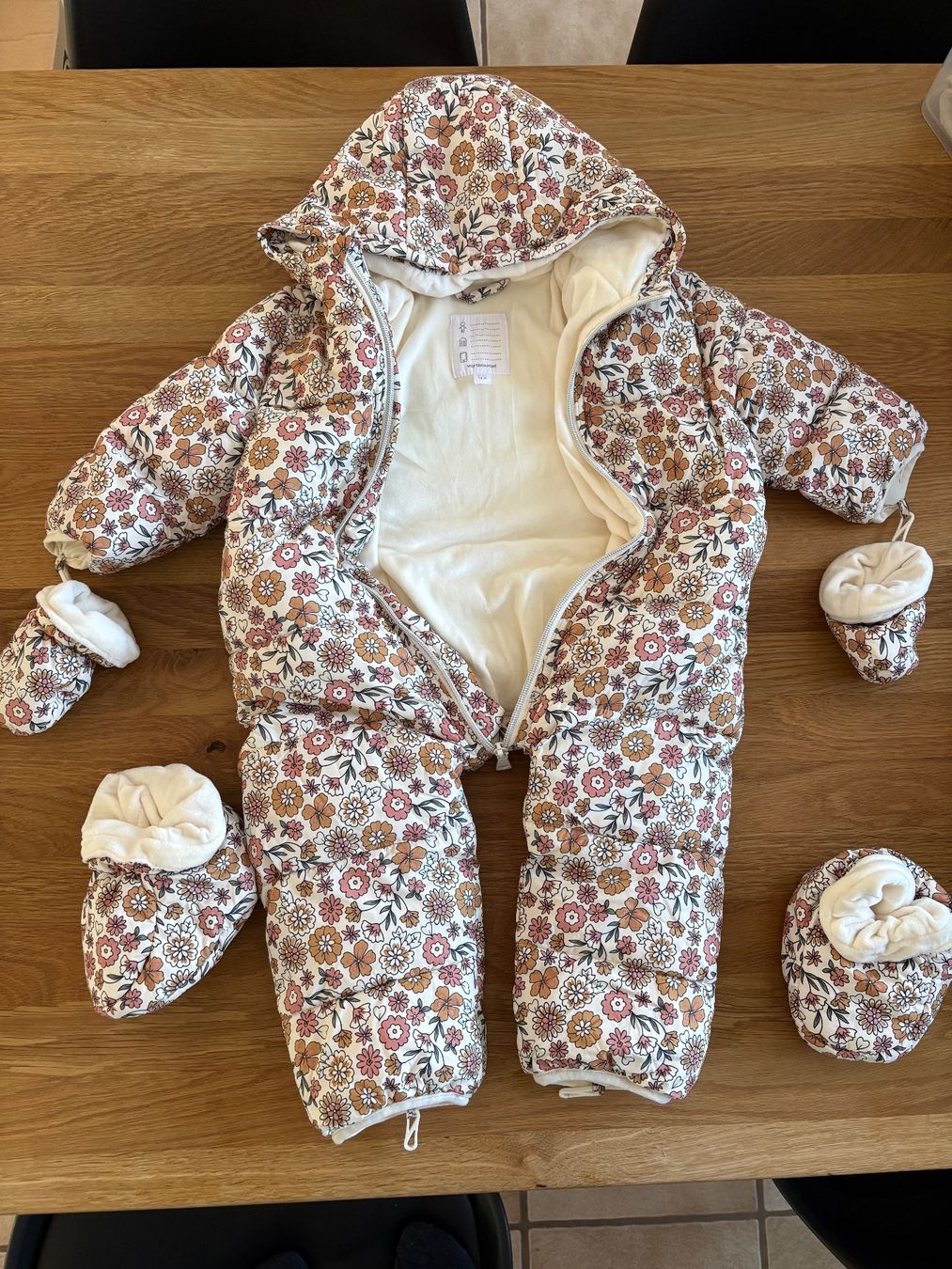 Completi: Skidress 18 M – Usato da Zullwil venduto da Tammy123