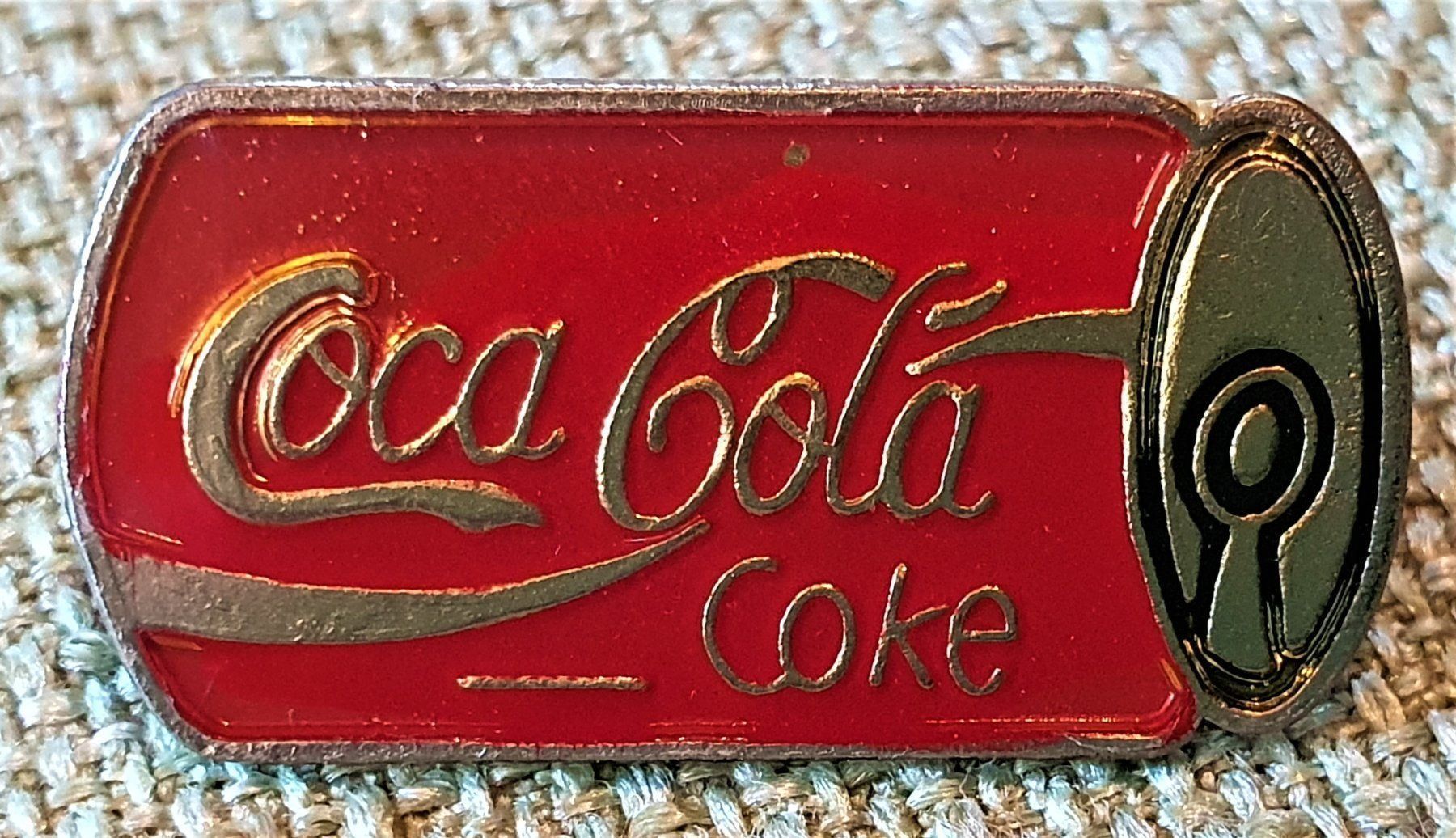Placchette & Badge: D042 - Pin Coca Cola Coke Büchse – Usato da Reinach BL venduto da Boston-Verkauf
