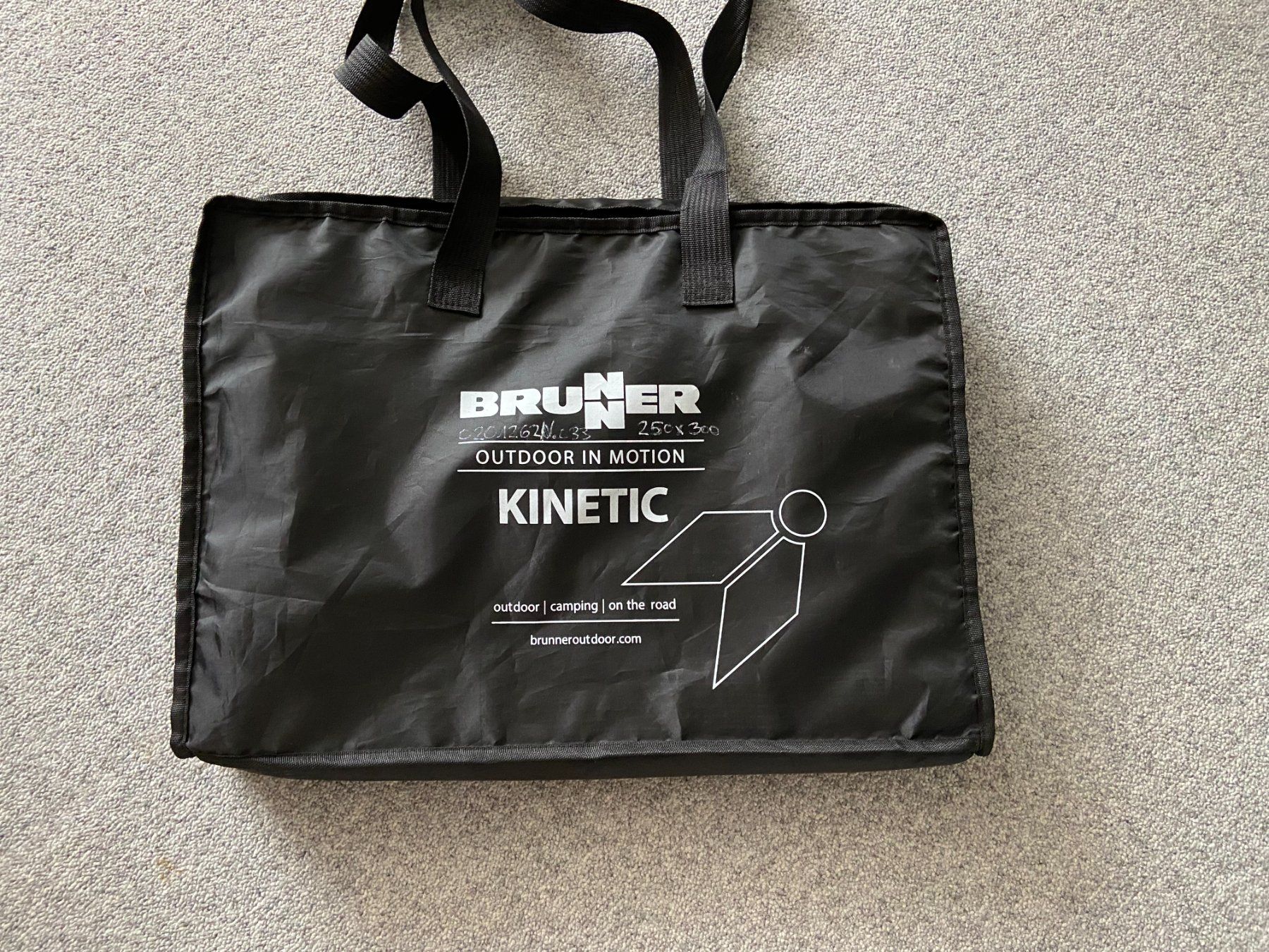 Tappeti: Vorzeltteppich 250x300 mit Tasche – Usato da Wettingen venduto da Papalota 2