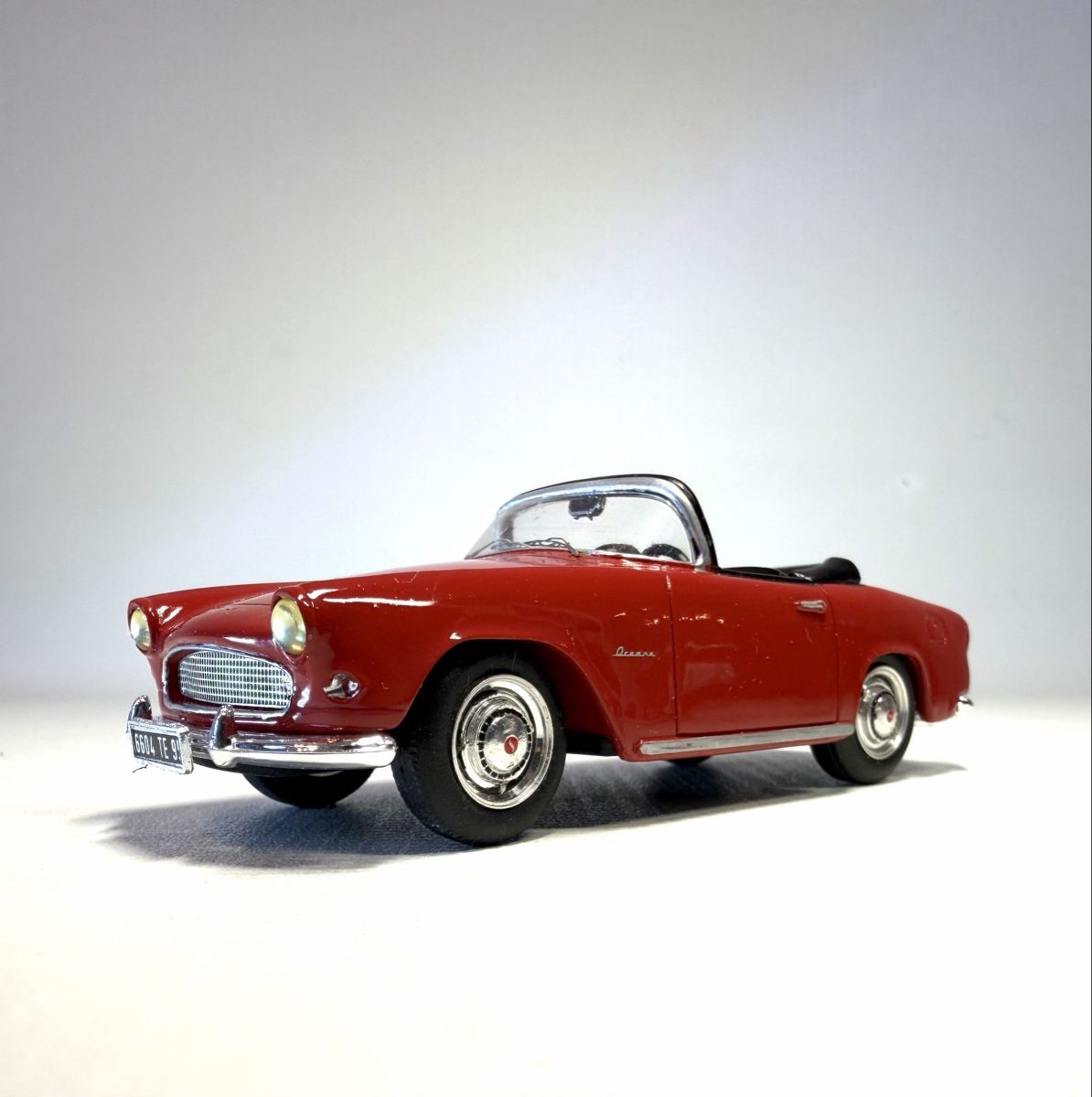Simca Modellini d'auto: Starter Simca Aronde Océane Cabriolet 1958 1:43 mit Vitrine – Nuovo (secondo la descrizione) da Rombach venduto da vir_2dsd