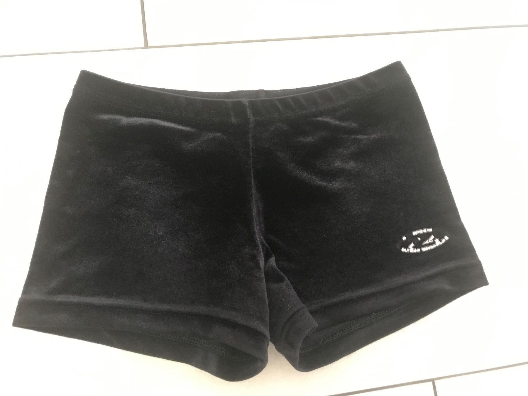 Pantaloni: Shorts schwarzer samtlook Gr.152-164 – Usato da Wädenswil venduto da JJ15 2