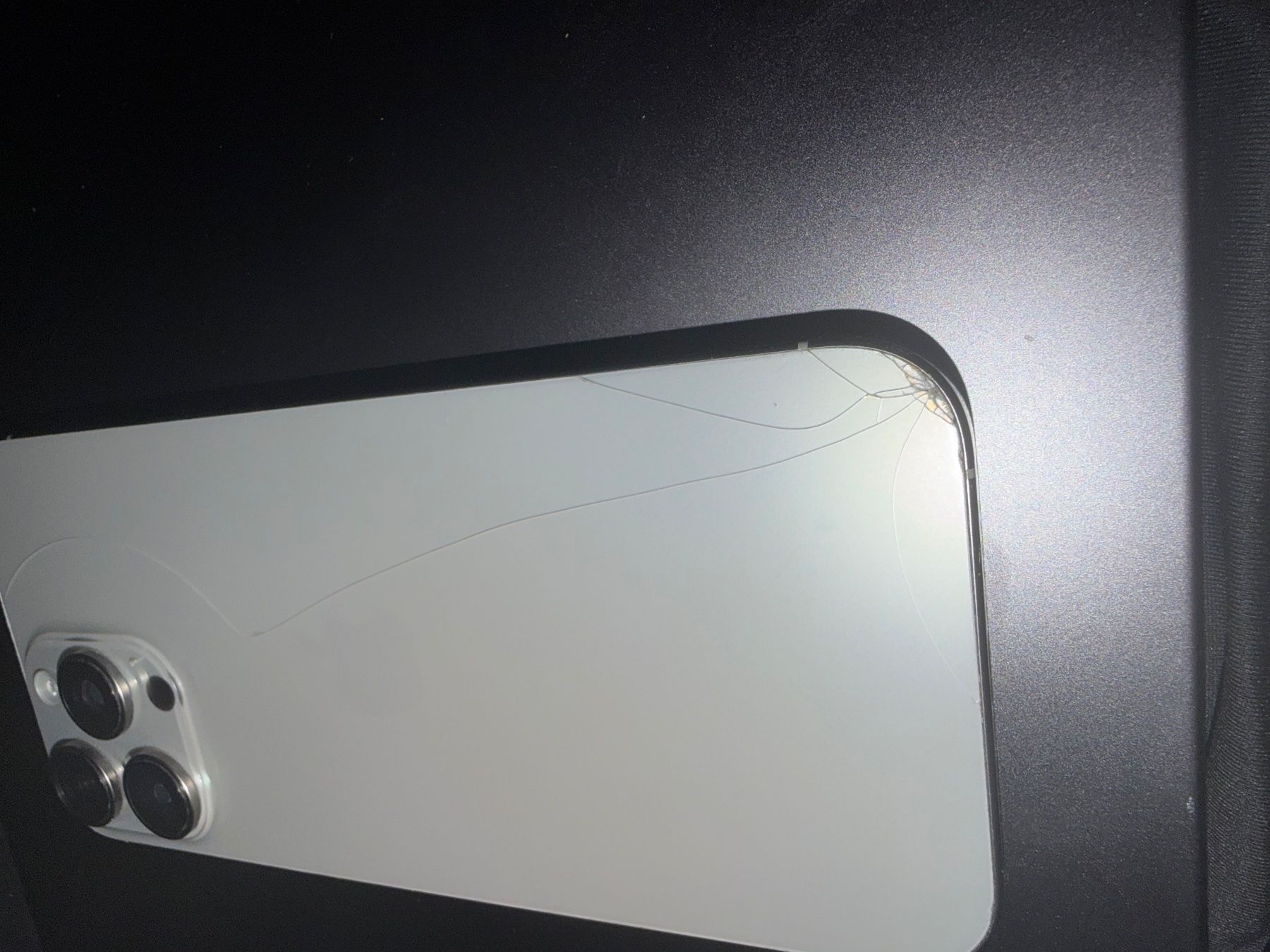 Apple Portables: iPhone 16 Pro Max White Titanium 256GB – D'occasion à Les Acacias par zaq_ys9d 1