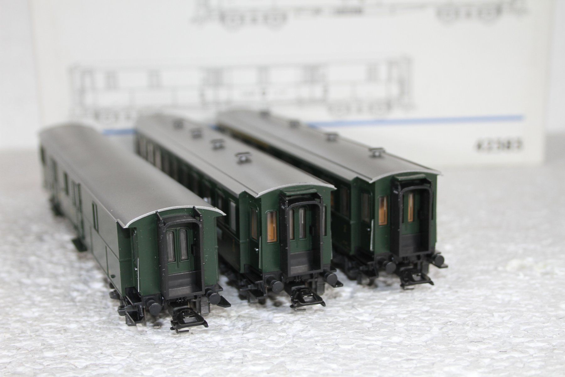 Märklin Modelleisenbahnen: Märklin SBB Wagen-Set ´Schweizer Oldtimer-Personenzug´ – Gebraucht aus Triesen von gleis8 4