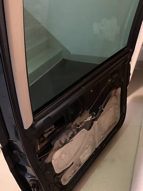 Citroën Tutti pezzi di ricambio auto: Schiebetüren Citroen C8 – Usato da Ebikon venduto da Senna1994 3