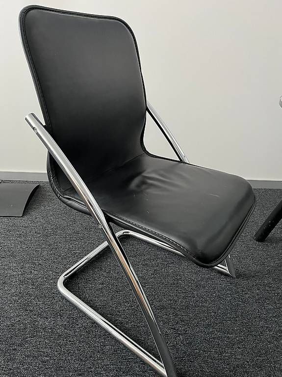 Tische: Eleganter Glastisch mit Designer Stühlen – Gebraucht aus Effretikon von RubikCube 1