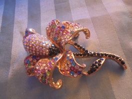 Brosche mit Blume und "Brillis"
