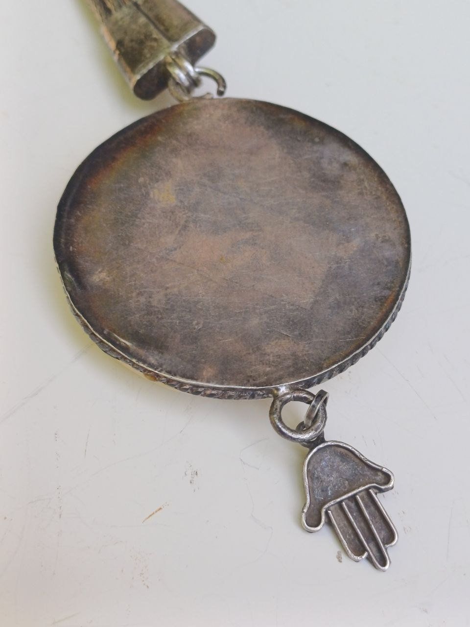 Colliers: Antike Silber-Halskette mit Kagamibuta Netsuke & Hamsa Hand – D'occasion à Bern par Yunkom 5