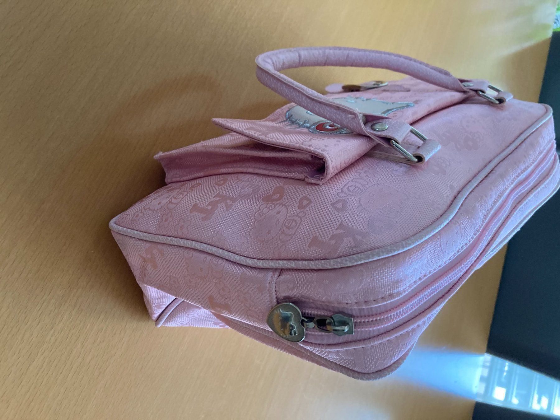 Hello Kitty Borse da donna: Sac à main Hello Kitty M3 -  NEU/NEUF – Nuovo (secondo la descrizione) da Prez-vers-Noréaz venduto da JOCO1963 5