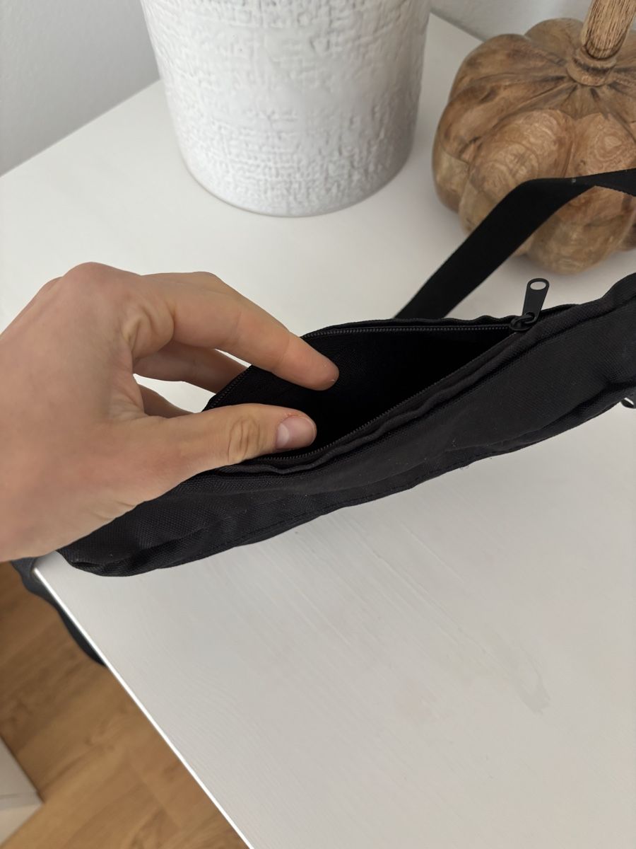 Levi's Sacs: NEW - Levi’s Banana Sling – Neuf (Voir description) à Horgen par lme_8kj7 5