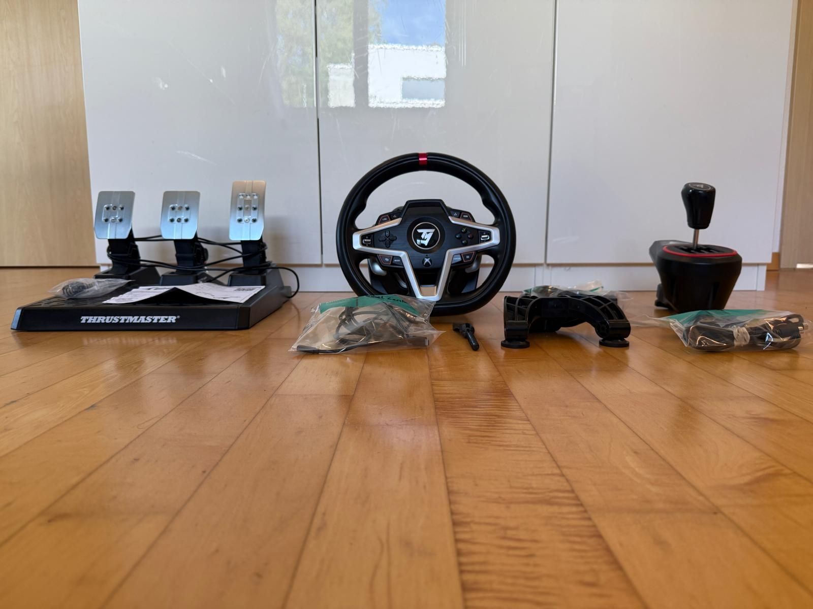 Console: Thrustmaster T248 Gaming Lenkrad/Thrustmaster TH8S Shifter – Nuovo (secondo la descrizione) da Erlinsbach SO venduto da Sissi95