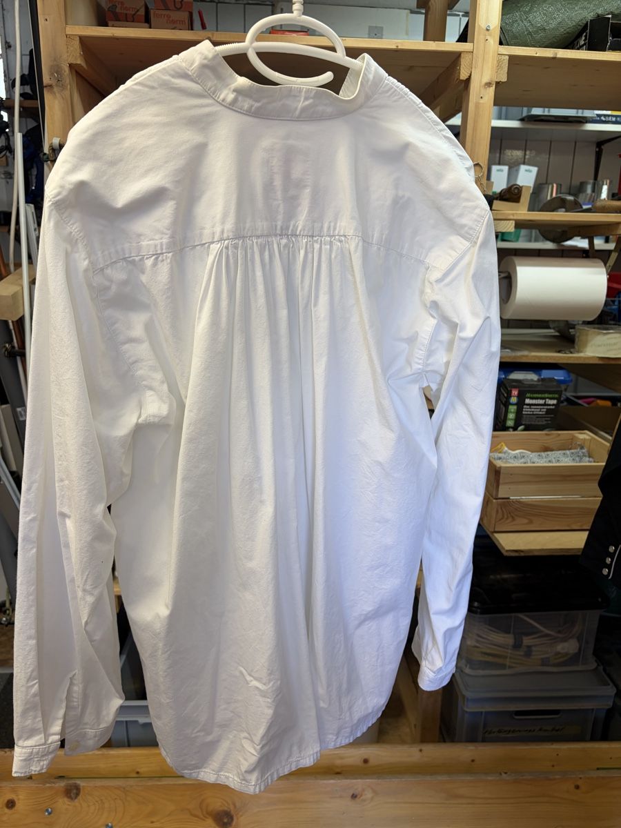 Hemden: Hemdbluse weiss Grösse M WAH MAKER CLOTHING – Gebraucht aus Veltheim AG von eri_n5pn 1