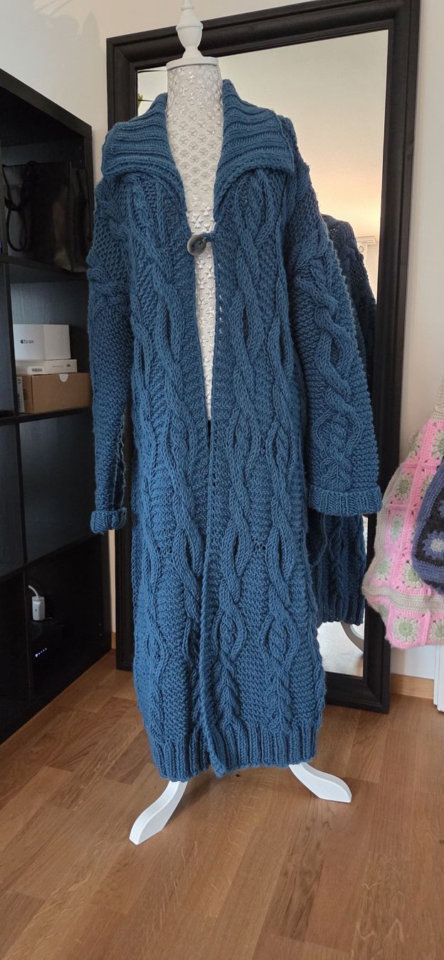Giacche: Strickjacke Handmade – Nuovo (secondo la descrizione) da Matzingen venduto da Aurinko