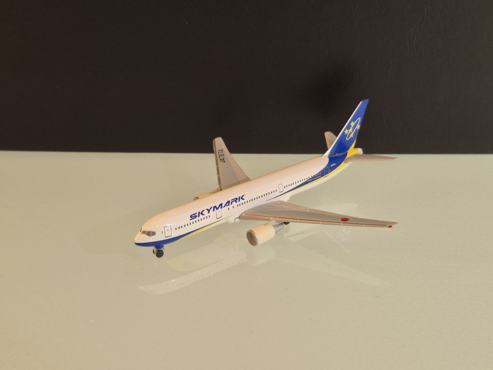 Herpa Kit di modellismo & Modellini statici: Herpa Skymark Airlines 1:500 – Usato da Uetendorf venduto da myhome12