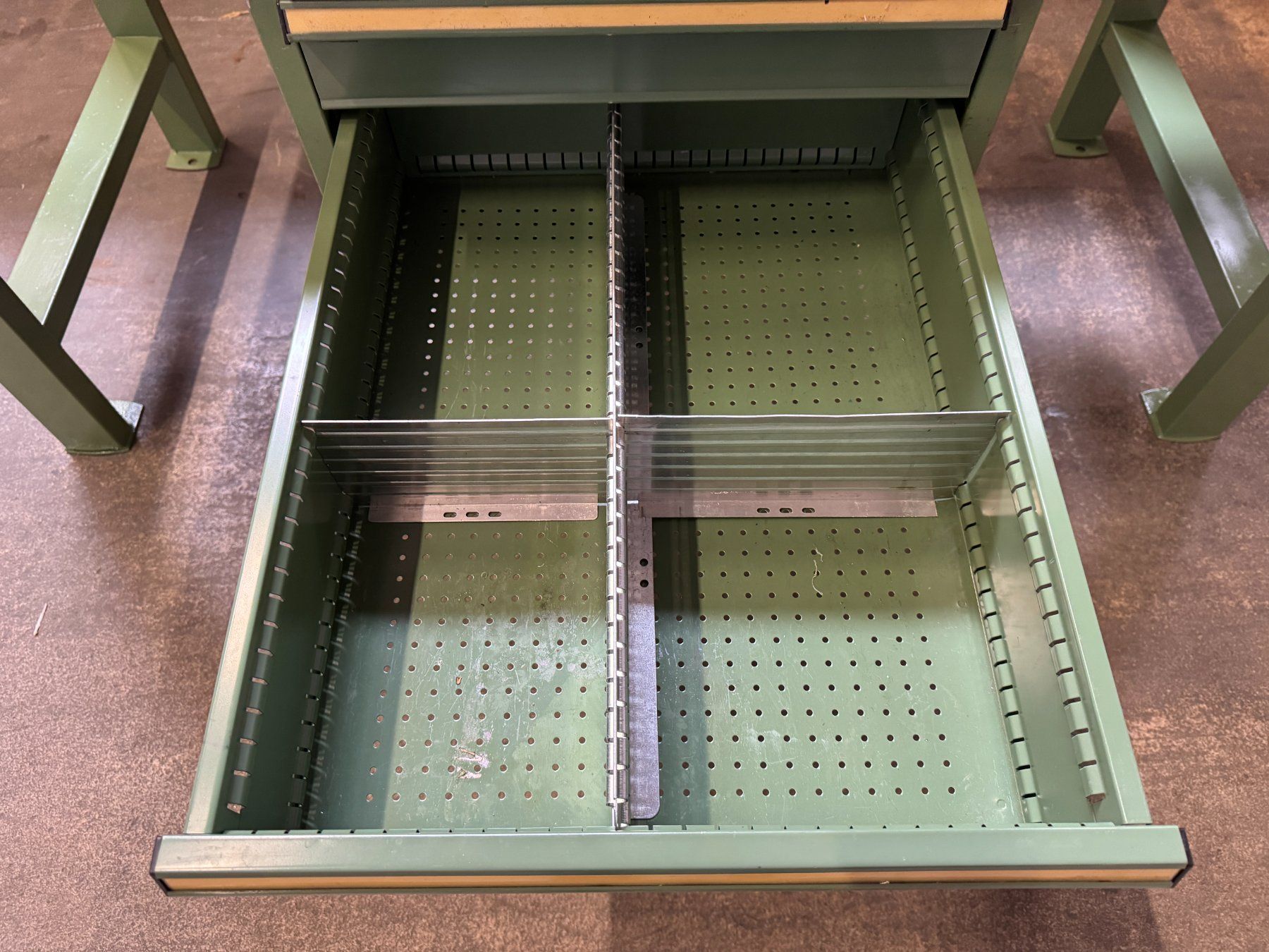 Banchi da lavoro: WERKBANK +SCHUBLADENSTOCK +SCHRAUBSTOCK – Usato da Unterkulm venduto da mdd_designs 7