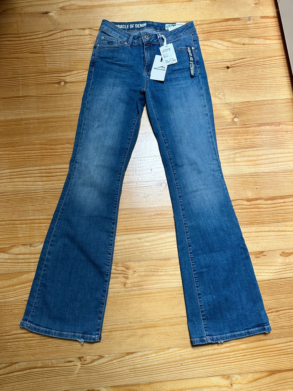 Jeans: Jeans Boot Cut 27/32 neu mit Etikett – Nuovo e nell'imballaggio originale da Gümmenen venduto da FelizitasHermann