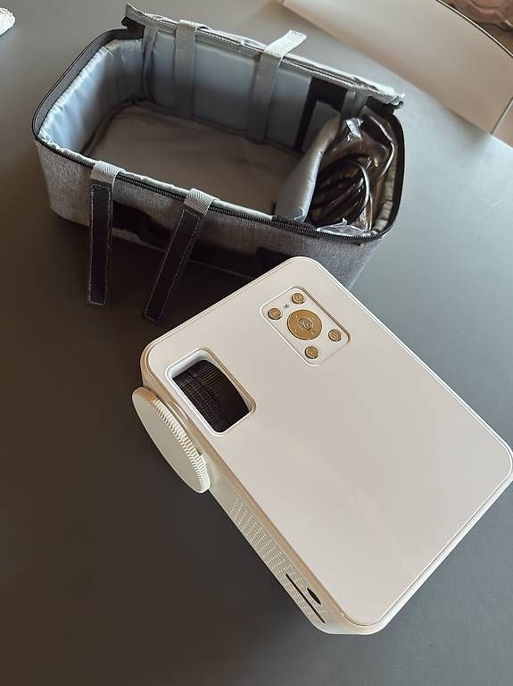 Vidéoprojecteurs: Mini Beamer 4k - never used  – D'occasion à Kappel am Albis par simbiosi