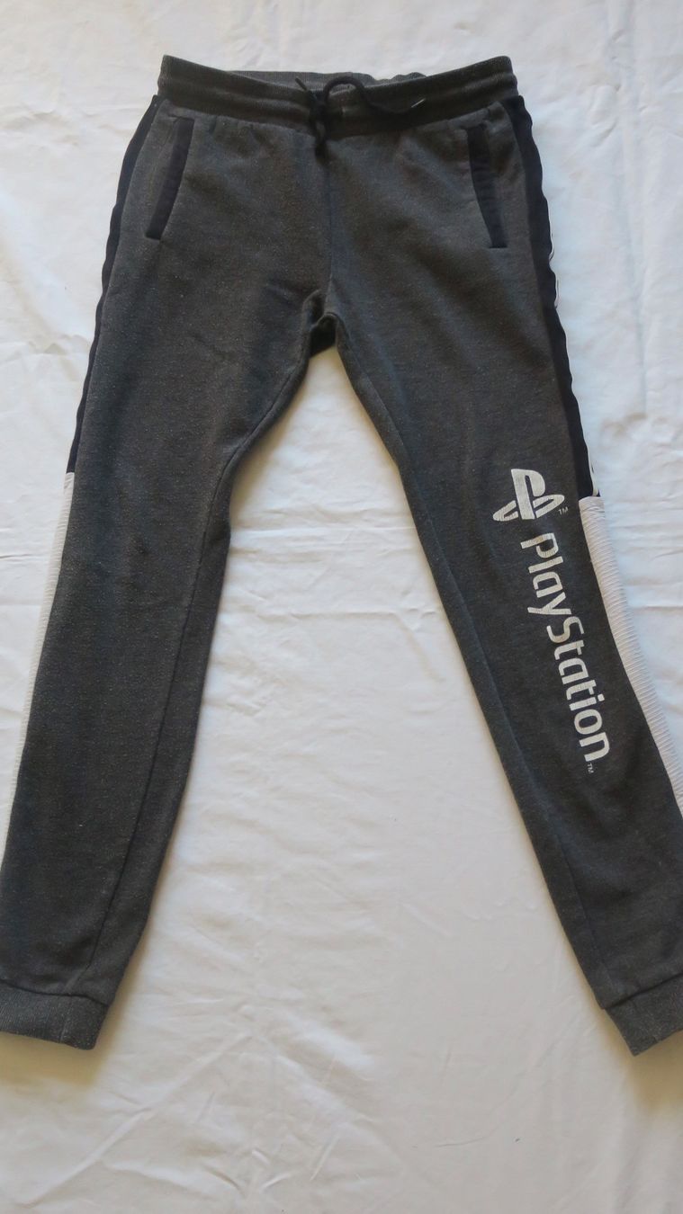 Hosen: Game/Playstation Trainer Gr. 158 – Gebraucht aus Davos Platz von Infinity795