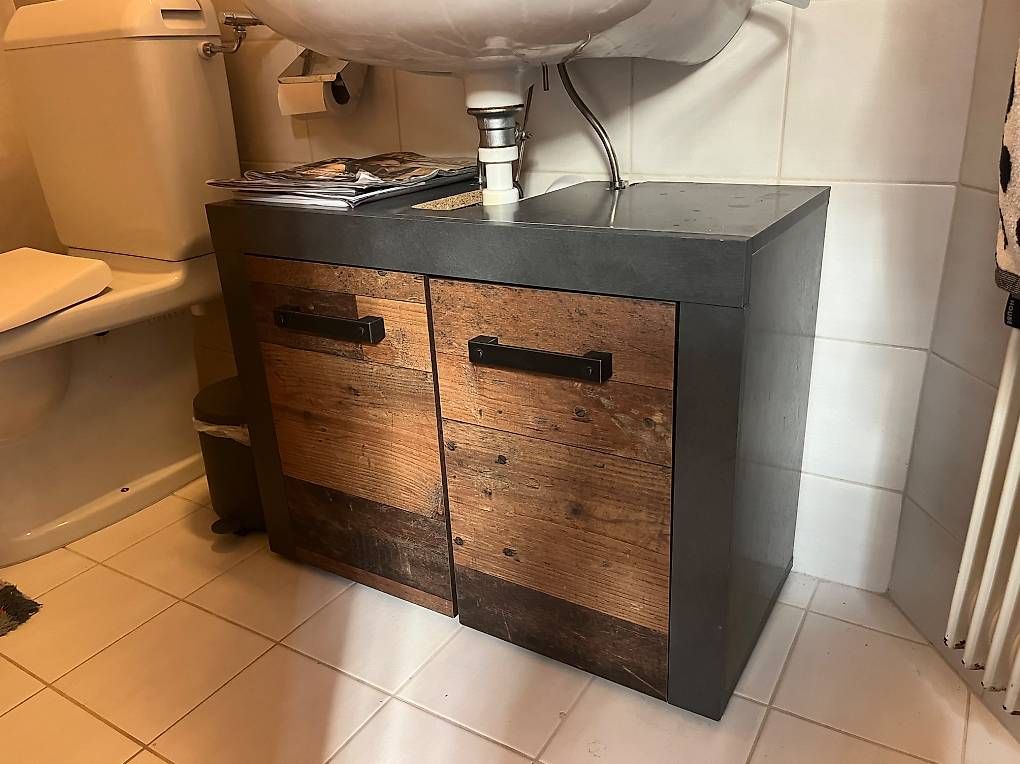 Mobili per bagno: Rustikaler Badezimmer-Unterschrank 72x55x34 cm – Usato da Bern venduto da rebecca-1009