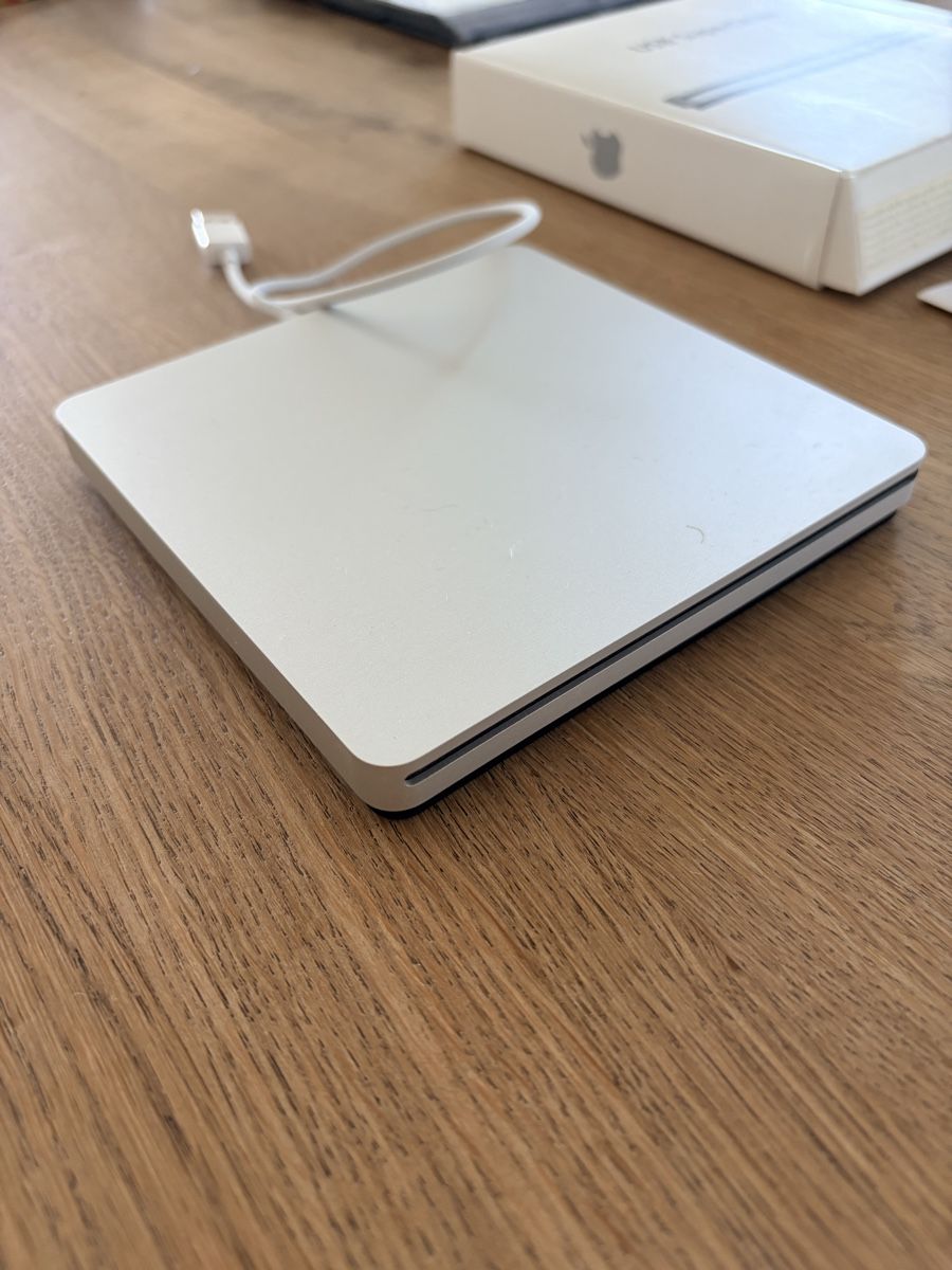 Apple Lettore multimediale & Streamer: Apple SuperDrive USB – Usato da Champagne venduto da ChrisNyon 1