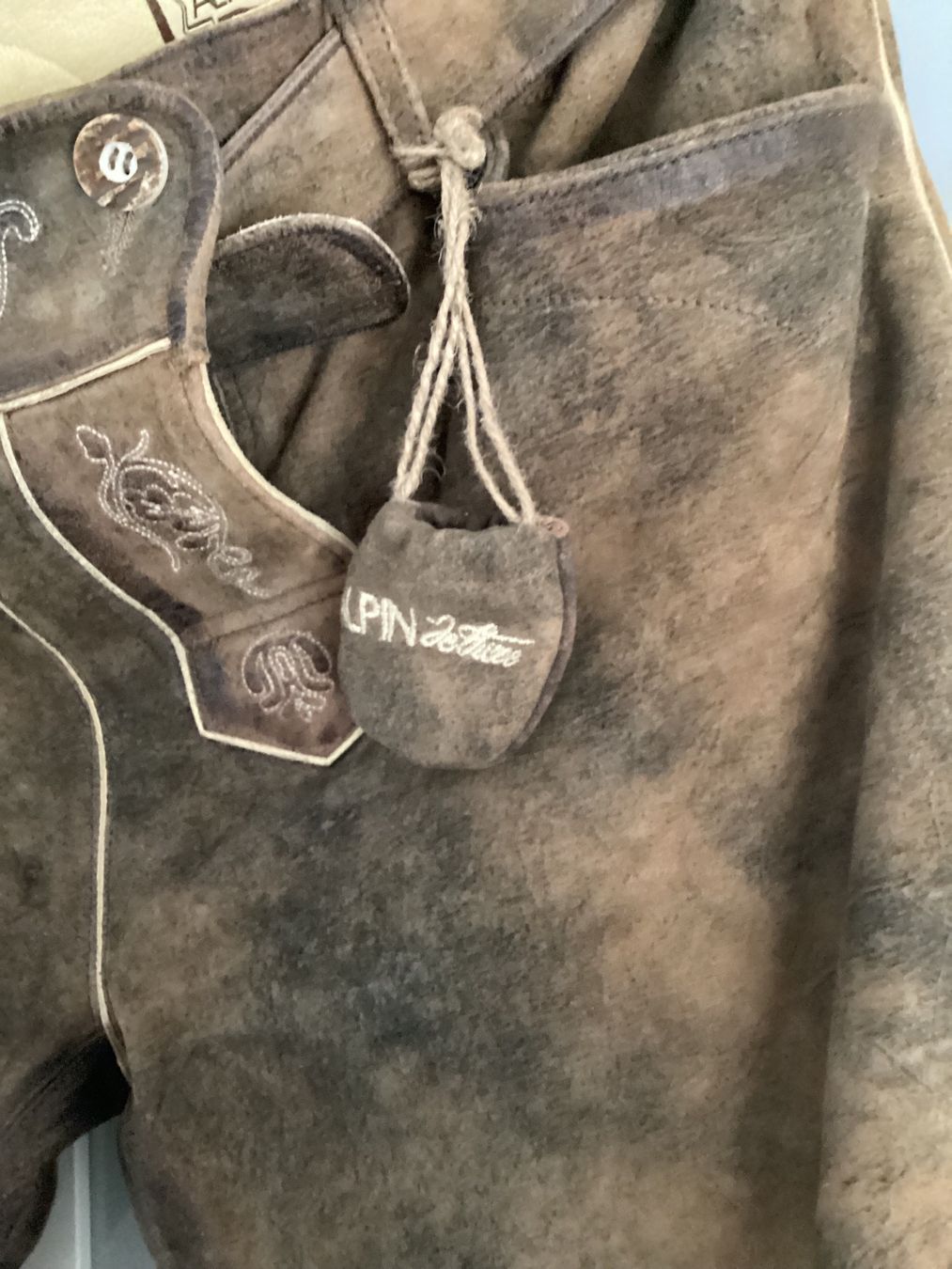 Pantalons: Trachtenmode Lederhose – D'occasion à Niederglatt ZH par SylvieVol 2