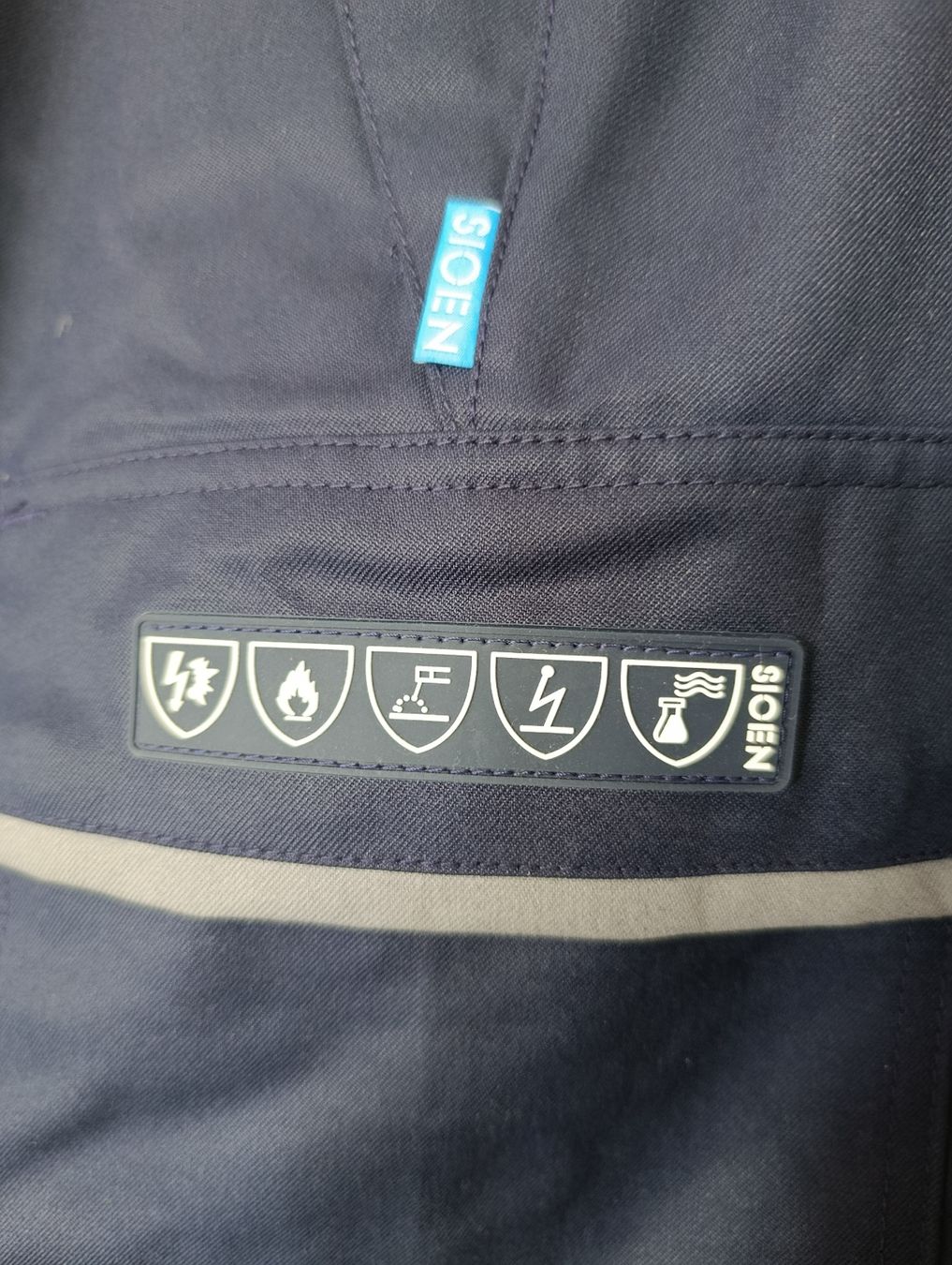 Hosen: Pantalons de travail multinormes – Gebraucht aus Genève von Zerapho