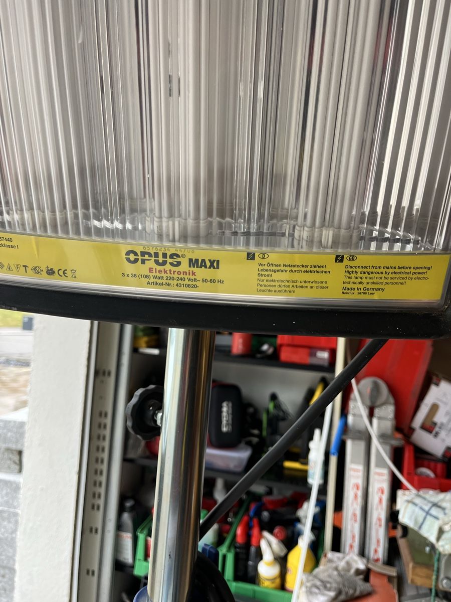 Lampade: Scheinwerfer mit Stativ und Steckdosen – Nuovo (secondo la descrizione) da Neerach venduto da fuz_8d7l 4