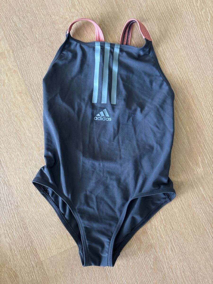 Adidas Costumi da bagno & Bikini: Adidas Badeanzug Gr. 110 / 116 – Usato da Hergiswil NW venduto da mar_js5v