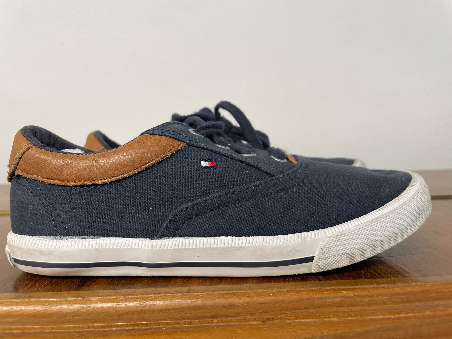 Tommy Hilfiger Scarpe per ragazzi: TOMMY HILFIGER Sneaker Gr. 31 – Usato da Frasnacht venduto da GracyStore 2