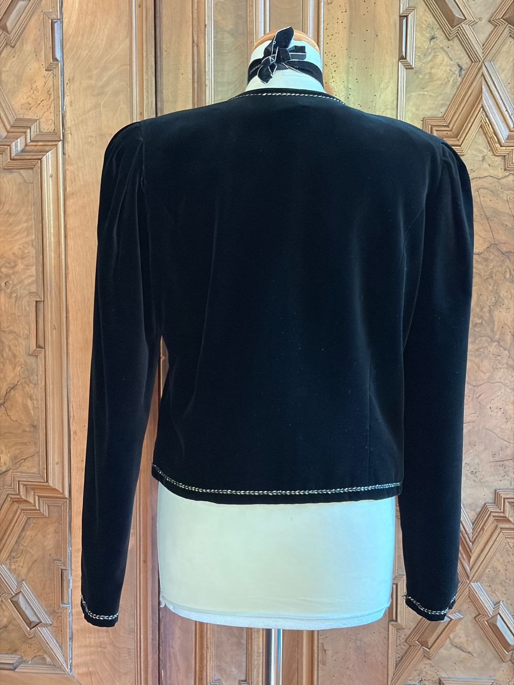 Giacche: VINTAGE Original-Samtjacke mit gestickter Kette  Größe M – Nuovo (secondo la descrizione) da Interlaken venduto da Bona55 3