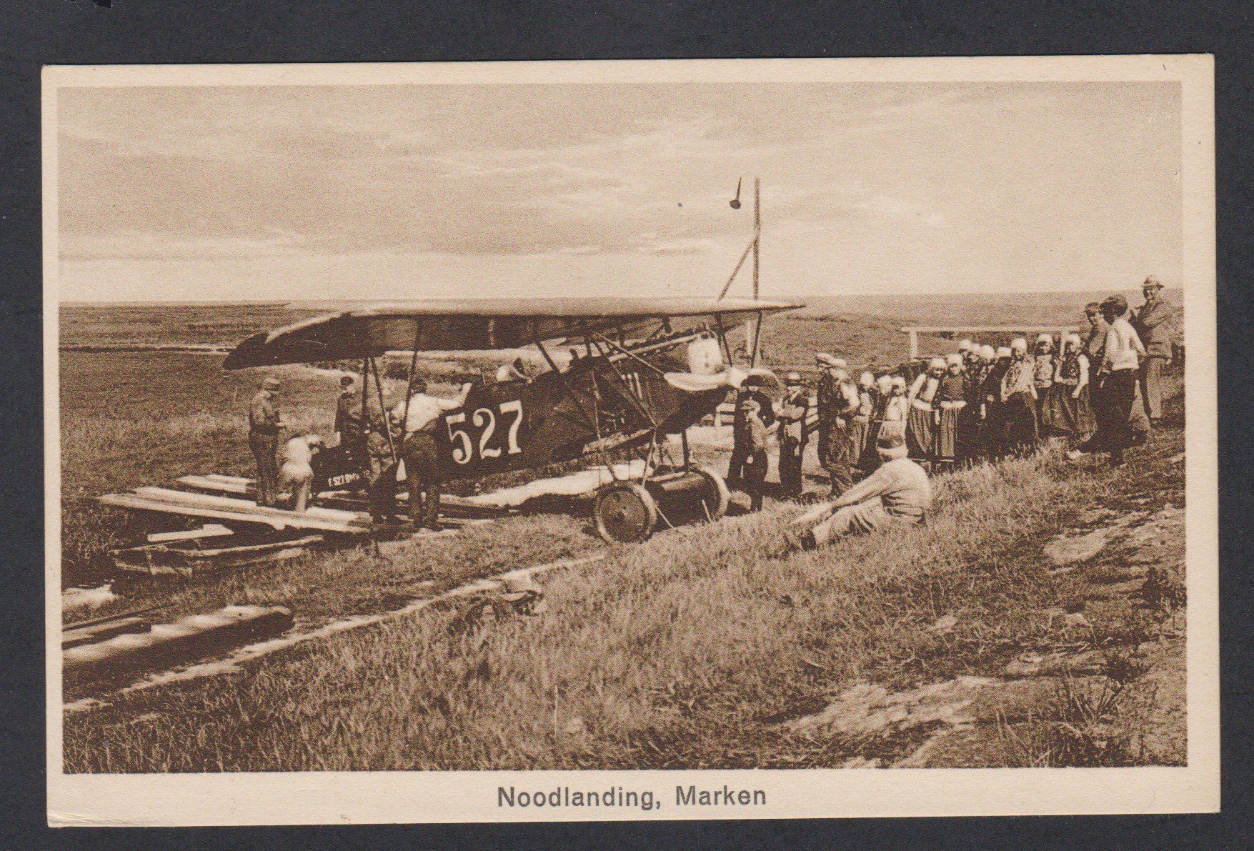 Cartoline postali: Aviatik   -   alte Ansichtskarte Notlandung in Marken  "B" – Usato da Vitznau venduto da Ropaku