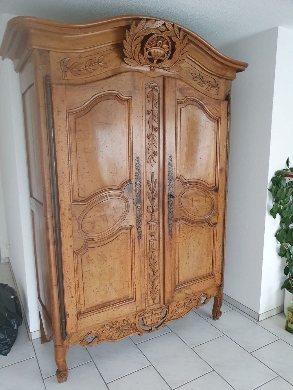 Schränke: ANTIKE LOUIS XV SCHRANK – Gebraucht aus Dietikon von brocki-eyra 9