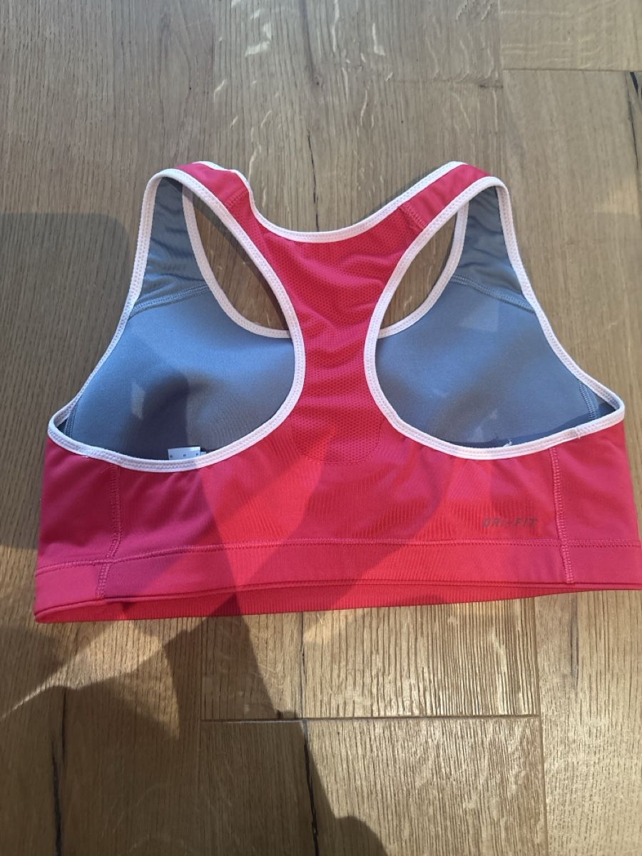 Nike Top: Nike Damen top M – Usato da Birrhard venduto da kristiii 1