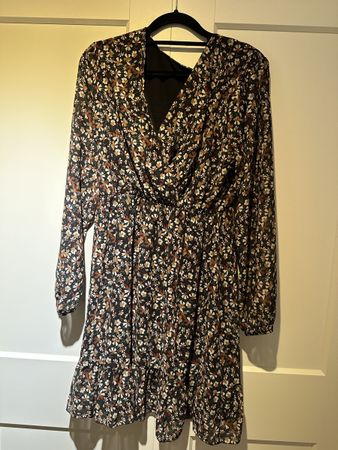 Blumenkleid, Gr. S, kaum getragen