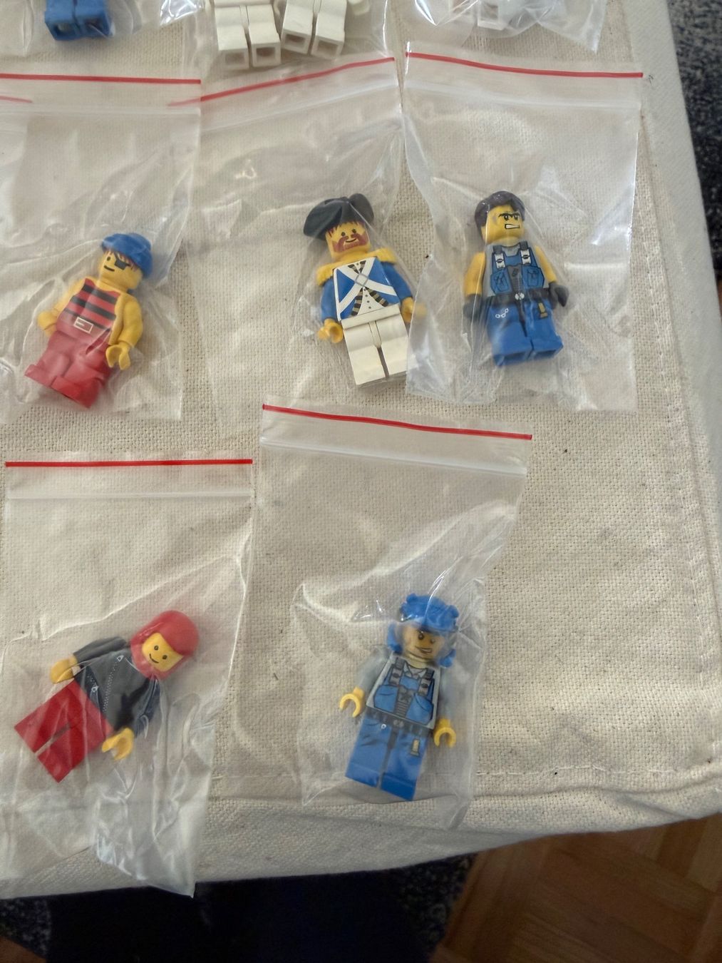 Lego Kit di costruzioni: LEGO Castle / Classic Space / Star Wars Figuren – Usato da Wetzikon ZH venduto da jen_62zf 2