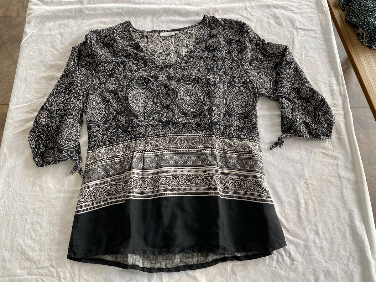 Chemisiers: Blouse Masai t.M – Neuf (Voir description) à Lonay par Ikoko