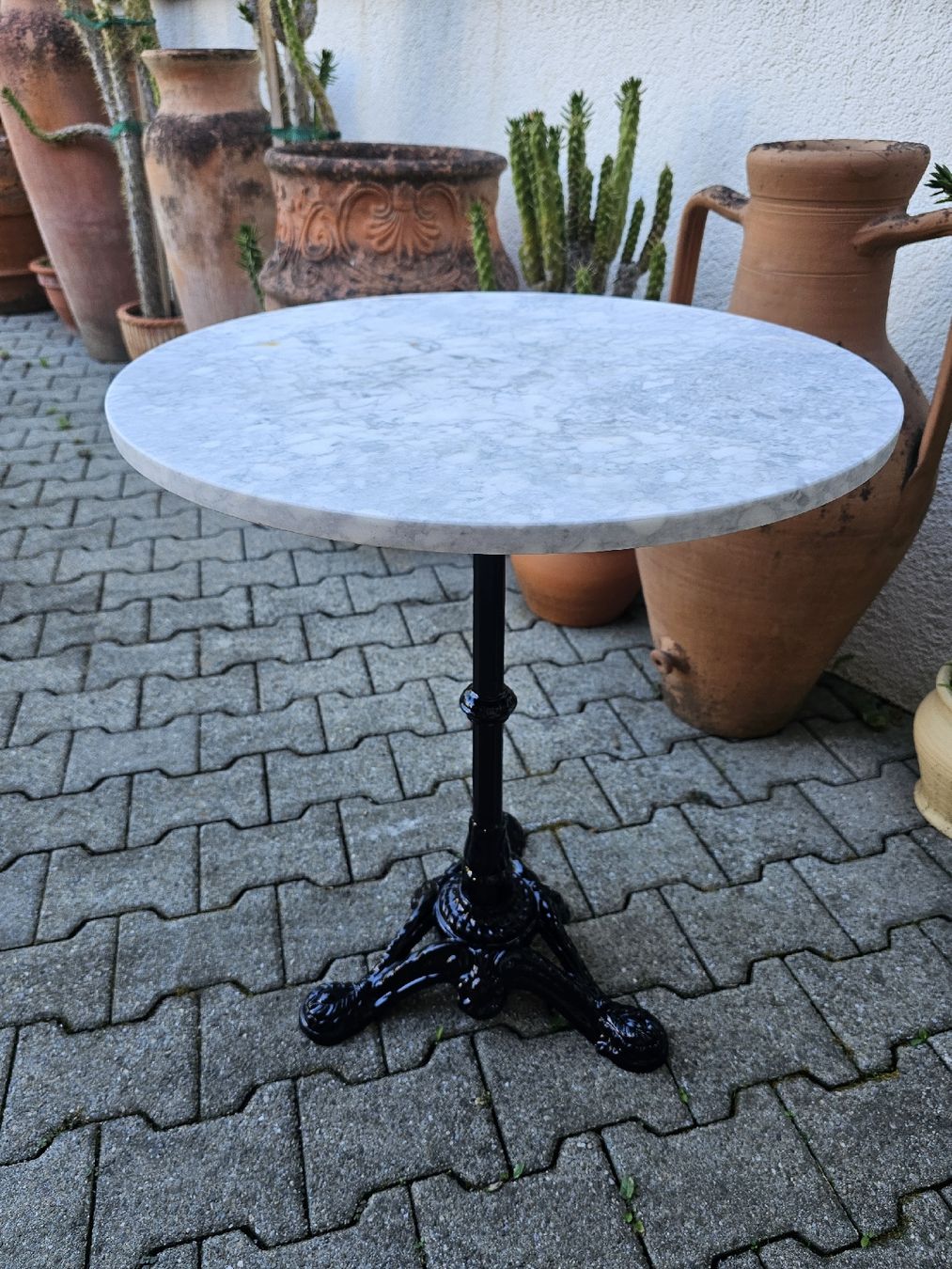 Set di tavolo e panche: Bistrotisch Marmortisch Metallstuhl – Usato da Villnachern venduto da hasta08 6